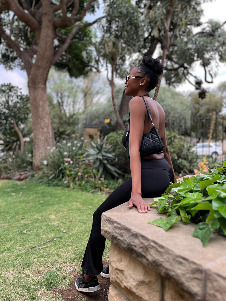 (Pre order) Pro Noir™ Flare Legging